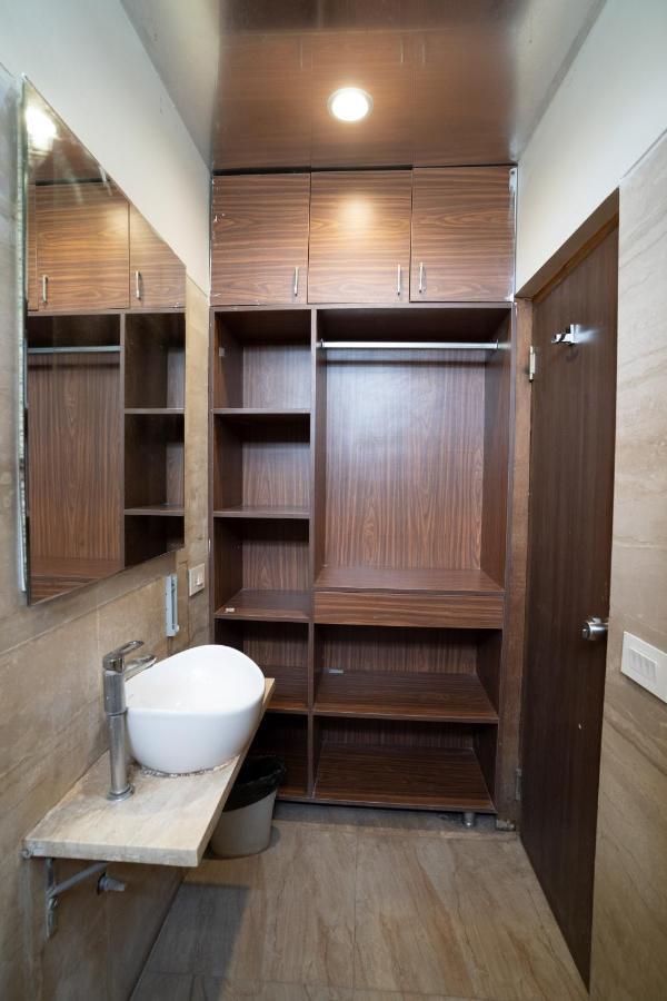 Hotel Kyra Airport Ahmedabad Luaran gambar