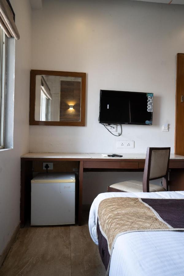 Hotel Kyra Airport Ahmedabad Luaran gambar