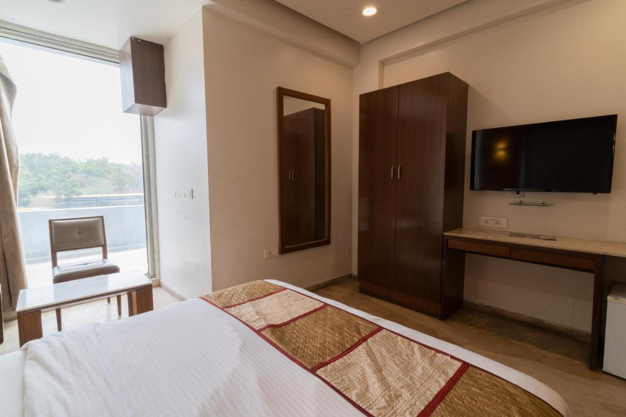 Hotel Kyra Airport Ahmedabad Luaran gambar
