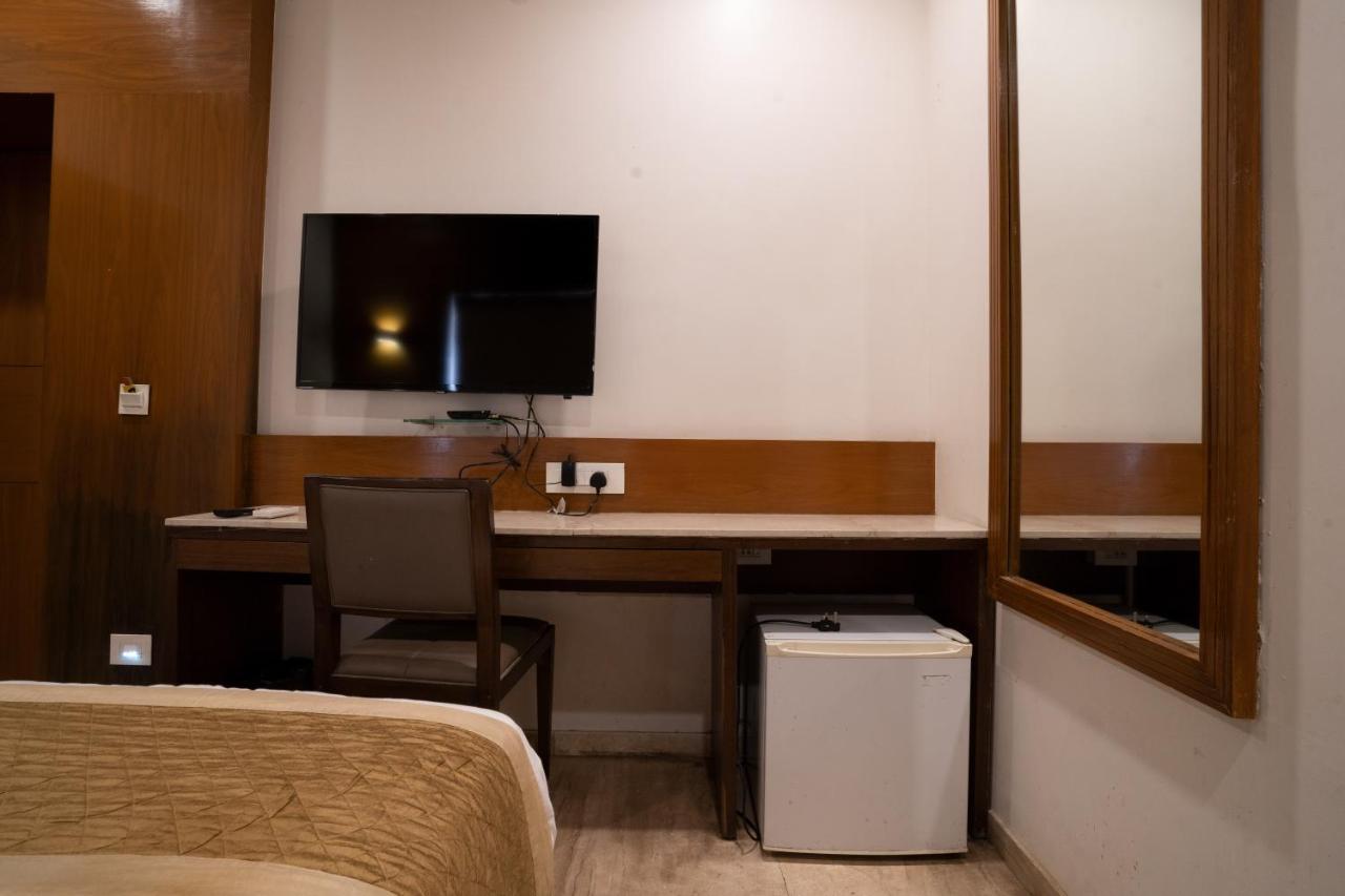 Hotel Kyra Airport Ahmedabad Luaran gambar